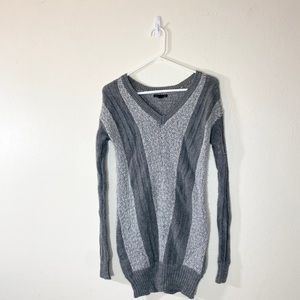 American Eagle XS long sleeve sweater.